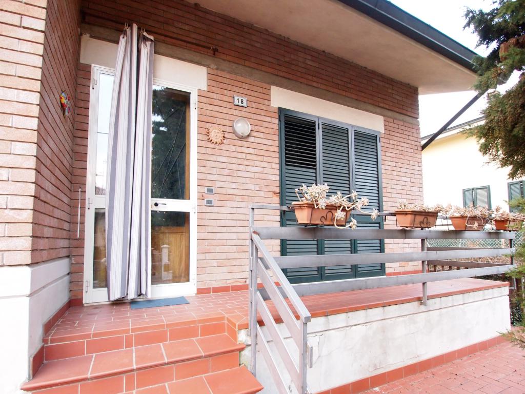 Rif. 2135 Barco di Bibbiano: Casa Singola con Giardino Privato              € 250.000       