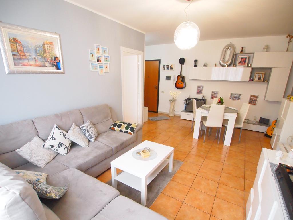 Rif.2227 Cavriago: Appartamento Ristrutturato con due ampie camere € 139.000