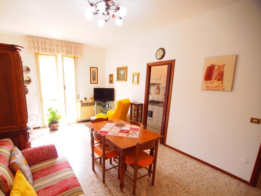 Rif. 2233 San Polo d'Enza: Ampio Mini con 2 balconi, garage e cantina  € 88.000 