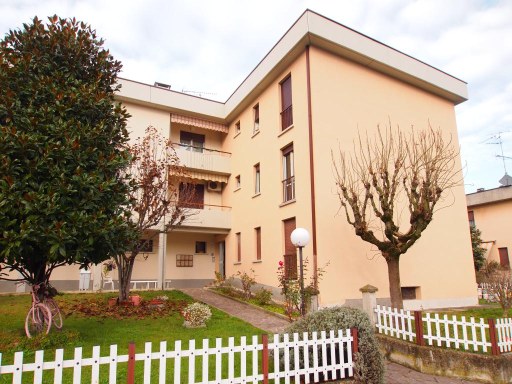 Rif.2222 Ciano d'Enza: Ampio Appartamento con 2 camere e 2 bagni € 98.000  