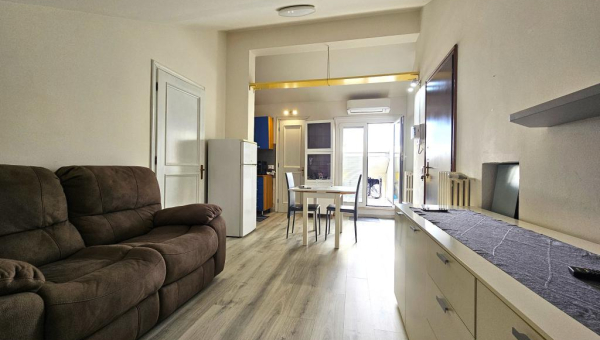 Rif. 2256 Parma, quartiere Crocetta: Mini ristrutturato con balcone, cantina e garage € 130.000