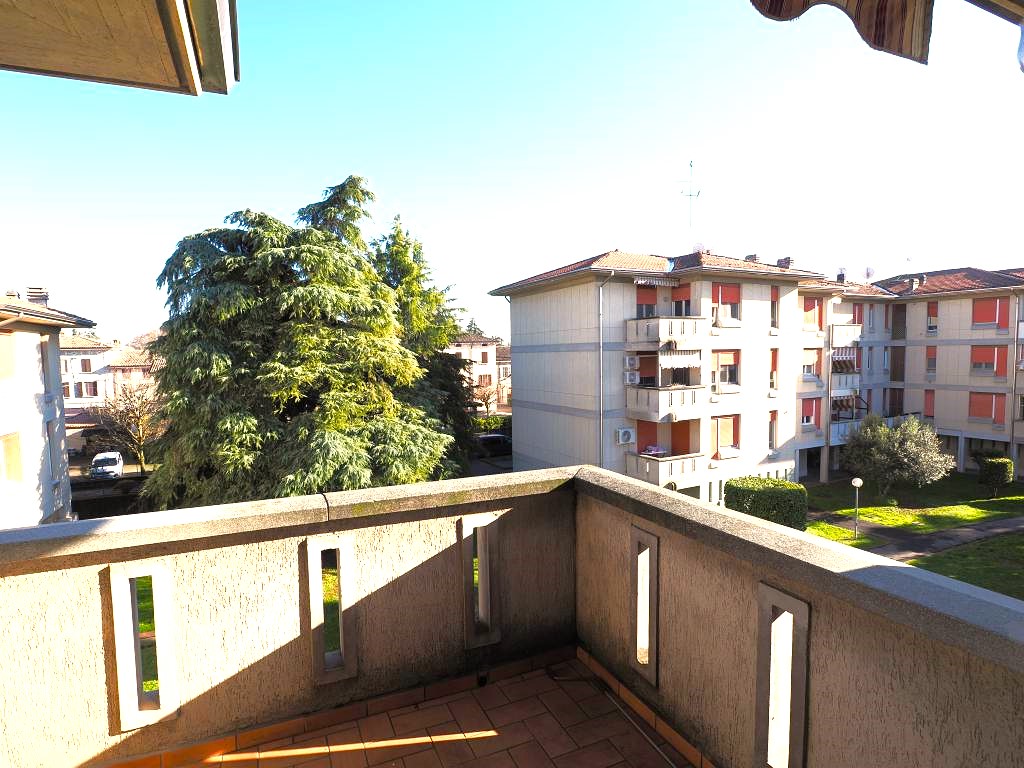 Rif. 2253 Montecchio Emilia: Ampio Appartamento con 3 Camere e 2 Bagni € 135.000  