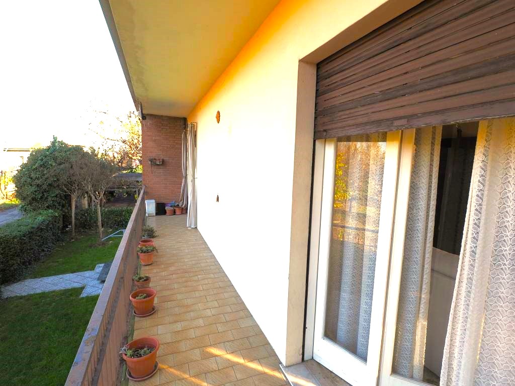 Rif. 2262 Montecchio Emilia: Appartamento in casa singola con Giardino Privato € 165.000   