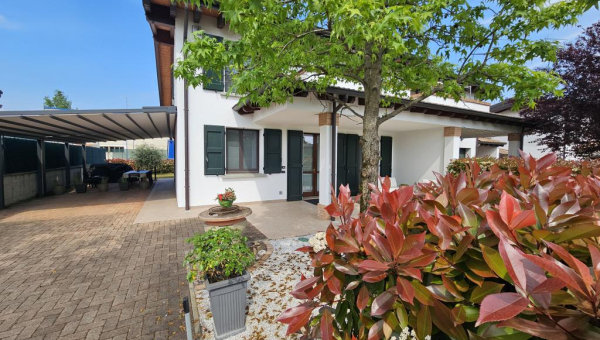 Rif. 2266 Barco: Villa a schiera d'angolo in classe A1 € 390.000 