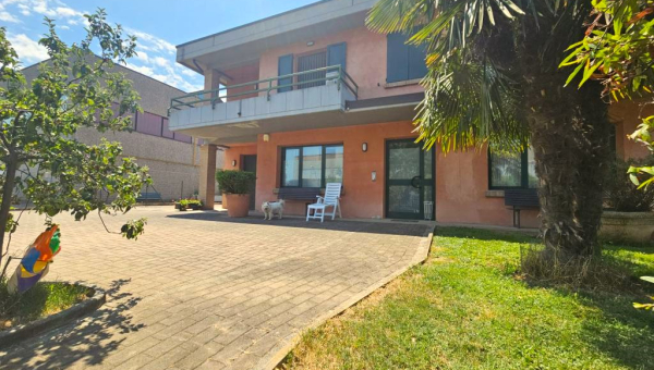 Rif. 2274 Barco: Complesso immobiliare con reparto produttivo e appartamento € 410.000  