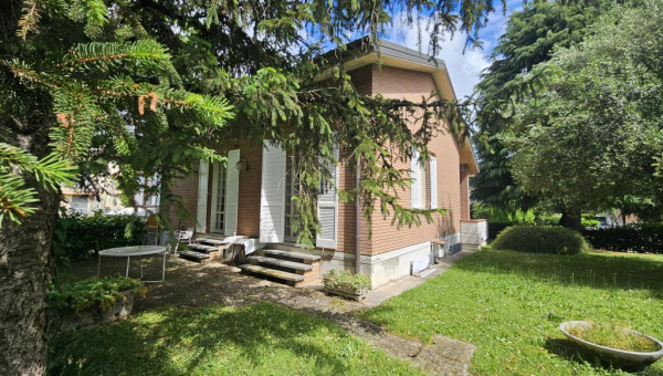 Rif. 2283 Bibbiano: Casa Singola con Ampio Giardino Privato in centro al paese€ 360.000  